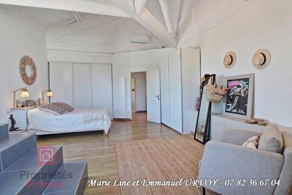 Appartement T3 bis de 109 m² dans bel immeuble avec ascenseur et place de parking sécurisée