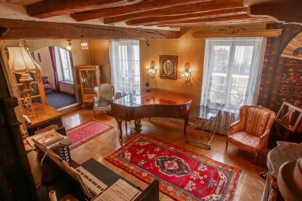 SUPERBE MAISON FAMILIALE 135 M2-CENTRE BOURG