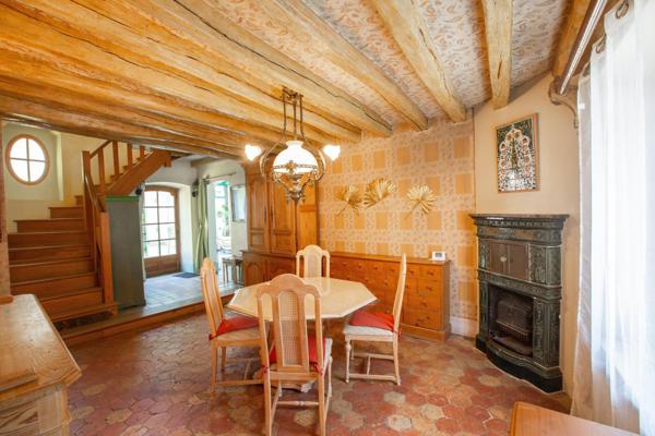 SUPERBE MAISON FAMILIALE 135 M2-CENTRE BOURG