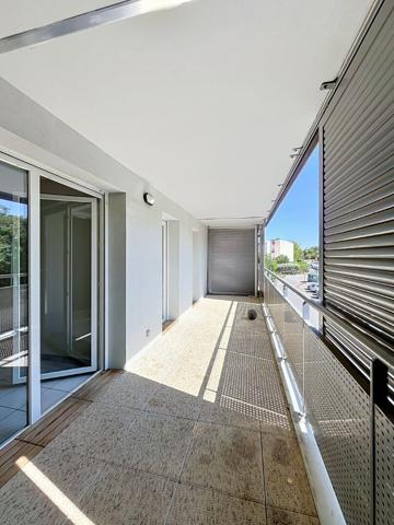 Bron : Appartement T3 avec beau balcon et un garage