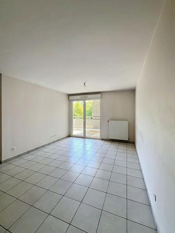 Bron : Appartement T3 avec beau balcon et un garage