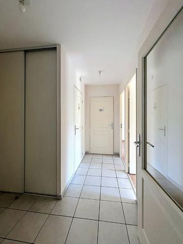 Bron : Appartement T3 avec beau balcon et un garage