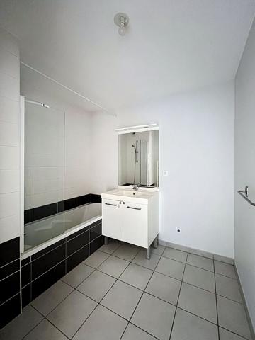 Bron : Appartement T3 avec beau balcon et un garage