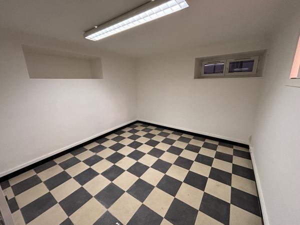 Entrepôt / local Stockage / atelier /MURS - Cannes 99 m2 proche banane