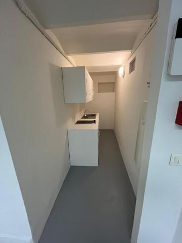 Entrepôt / local Stockage / atelier /MURS - Cannes 99 m2 proche banane