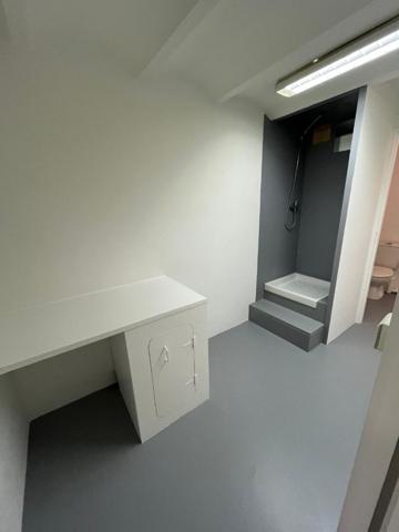 Entrepôt / local Stockage / atelier /MURS - Cannes 99 m2 proche banane