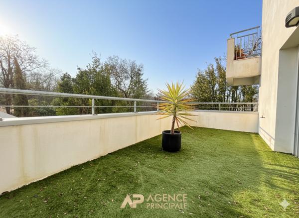Appartement type 2 - La Rochelle - 43m2 - Terrasse + Parking - Secteur St Eloi €221 550 ** - Référence AM687D1
