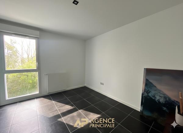Appartement type 2 - La Rochelle - 43m2 - Terrasse + Parking - Secteur St Eloi €221 550 ** - Référence AM687D1