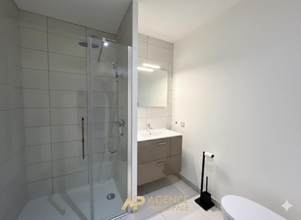 Appartement type 2 - La Rochelle - 43m2 - Terrasse + Parking - Secteur St Eloi €221 550 ** - Référence AM687D1