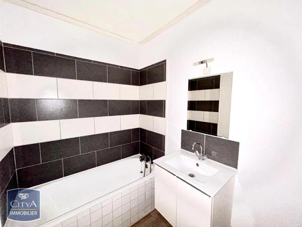 Appartement à louer 1 pièce 27.28m² Mâcon (71000)