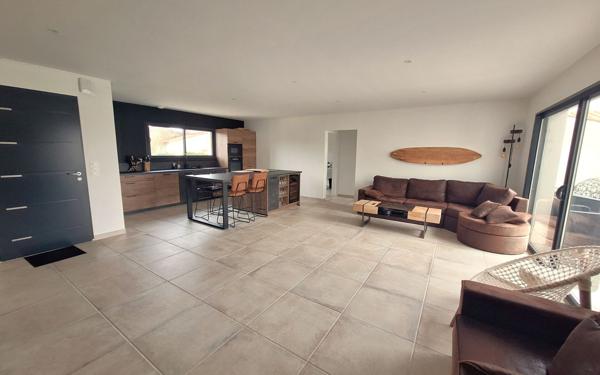 Maison à vendre    4 pièces •  Médis