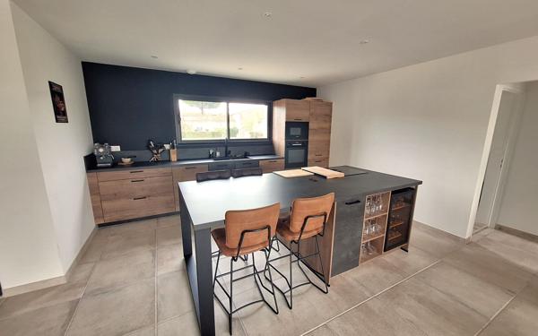 Maison à vendre    4 pièces •  Médis