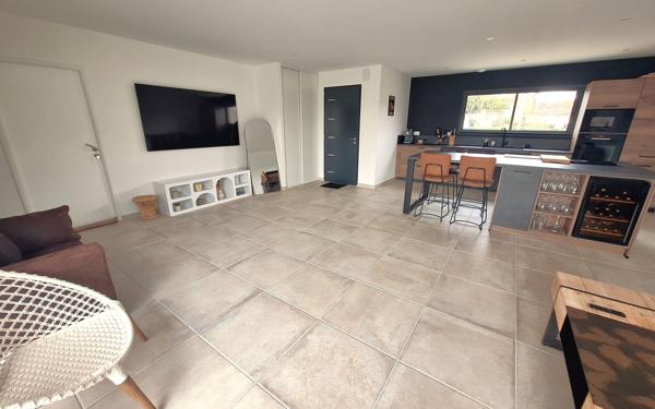 Maison à vendre    4 pièces •  Médis