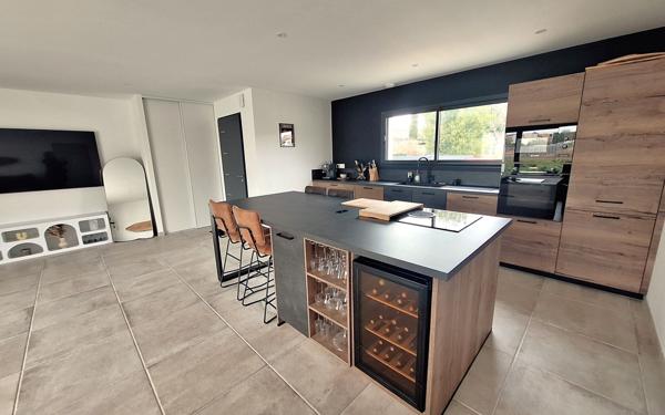 Maison à vendre    4 pièces •  Médis