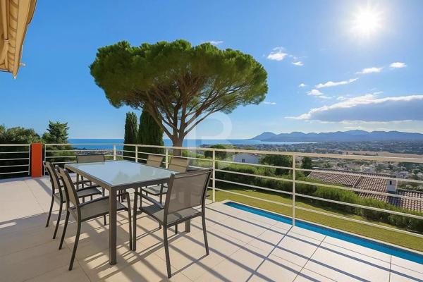 Co-Exclusivité - Villa au Cannet au calme avec vue Mer et Estérel spectaculaire