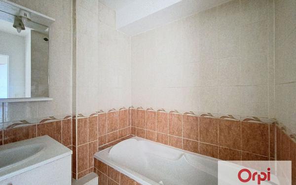 Appartement à louer    3 pièces • 75,87 m2 Montluçon