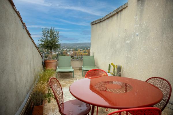 Vaison-la-Romaine (84110) COUP DE COEUR ASSURÉ ! AUTHENTIQUE MAISON EN PIERRE, BAIGNÉE D'HISTOIRE, AVEC TERRASSE.PANORAMIQUE