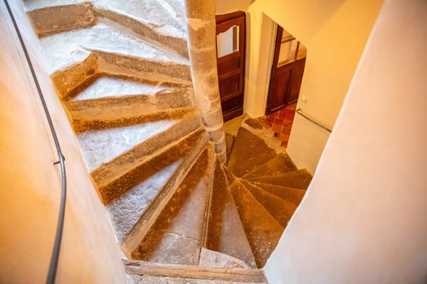 Vaison-la-Romaine (84110) COUP DE COEUR ASSURÉ ! AUTHENTIQUE MAISON EN PIERRE, BAIGNÉE D'HISTOIRE, AVEC TERRASSE.PANORAMIQUE