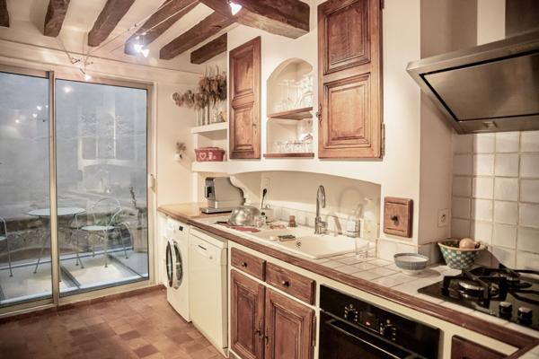 Vaison-la-Romaine (84110) COUP DE COEUR ASSURÉ ! AUTHENTIQUE MAISON EN PIERRE, BAIGNÉE D'HISTOIRE, AVEC TERRASSE.PANORAMIQUE