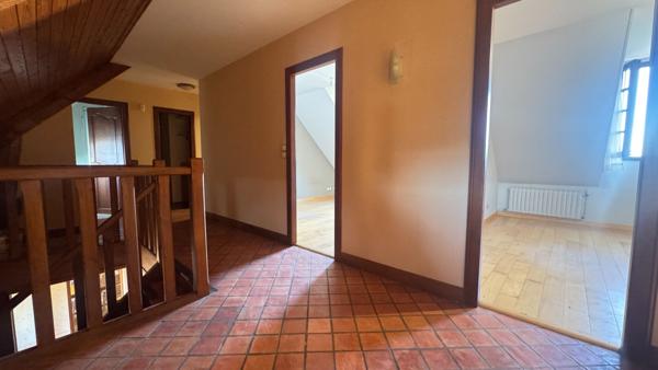 Maison individuelle à Corbeil Essonnes 6 pièce(s) 165 m2
