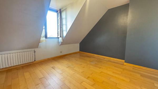 Maison individuelle à Corbeil Essonnes 6 pièce(s) 165 m2