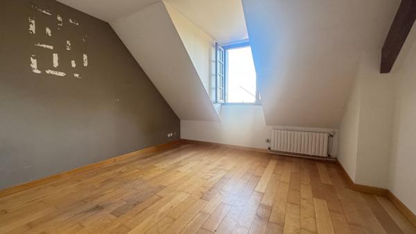 Maison individuelle à Corbeil Essonnes 6 pièce(s) 165 m2