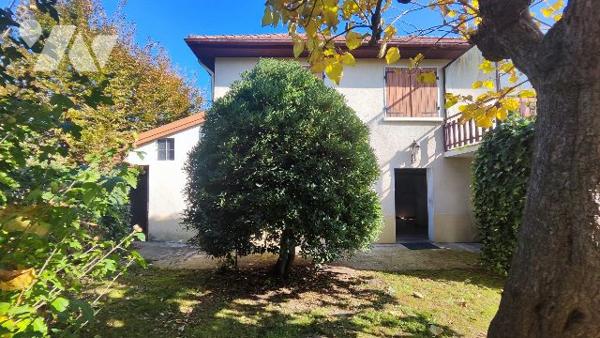 Maison avec grand jardin