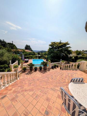 Maison de charme de 209m2 avec piscine et vue dominante sur les hauteurs d’Agen