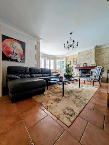Maison de charme de 209m2 avec piscine et vue dominante sur les hauteurs d’Agen