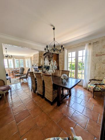 Maison de charme de 209m2 avec piscine et vue dominante sur les hauteurs d’Agen