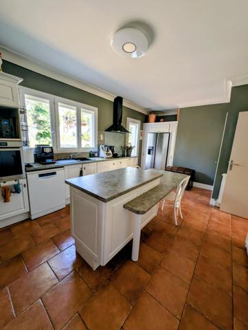 Maison de charme de 209m2 avec piscine et vue dominante sur les hauteurs d’Agen