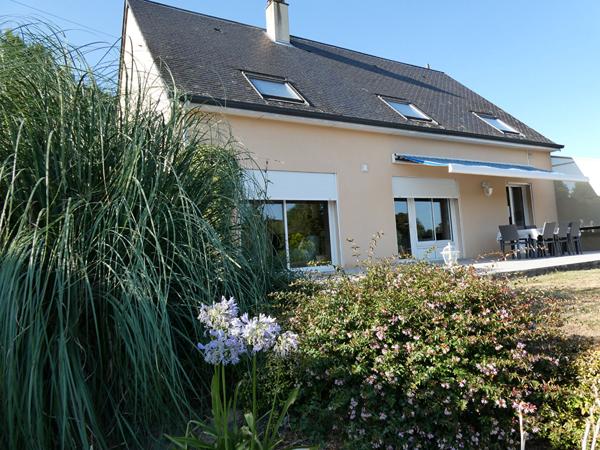 Maison de plain pied avec sous sol complet et dépendance. Vimartin sur orthe