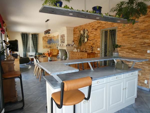 Maison de plain pied avec sous sol complet et dépendance. Vimartin sur orthe