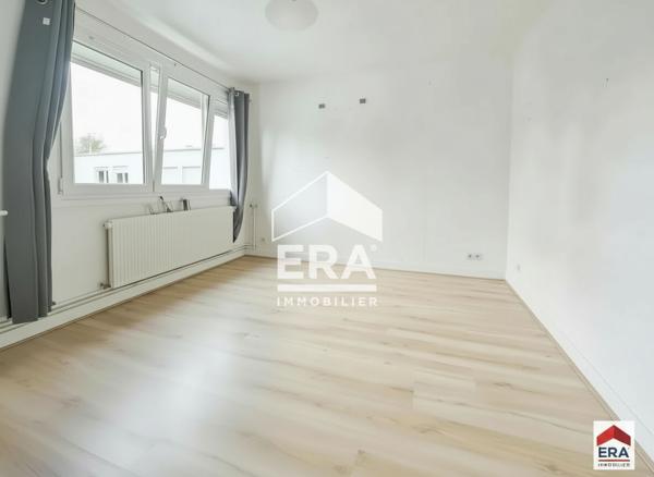 CROIX CENTRE - T3 de 72 m² - BALCON - PARKING PRIVATIF - CAVE