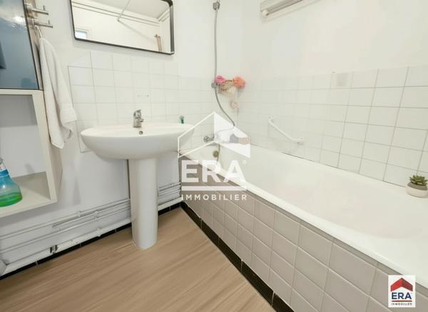 CROIX CENTRE - T3 de 72 m² - BALCON - PARKING PRIVATIF - CAVE