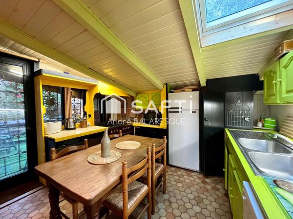 Amoureux de la pierre, de la nature et du calme, cette propriété est faite pour vous.