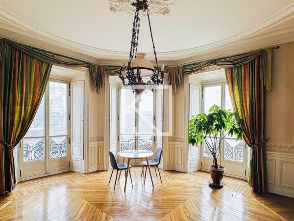 Bureaux ou appartement bourgeois avec ascenseur