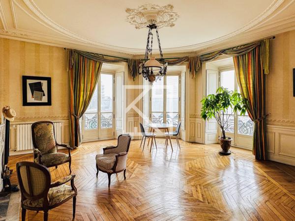 Bureaux ou appartement bourgeois avec ascenseur