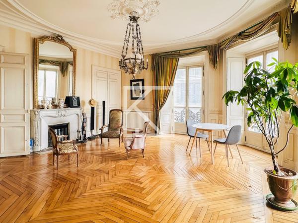 Bureaux ou appartement bourgeois avec ascenseur