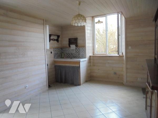 A 2 pas du centre ville Appt rénové RDC sur cour intérieure avec  jardin, cave, grenier et appentis