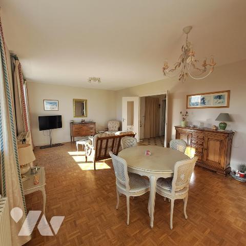 APPARTEMENT AVEC GARAGE ET CAVE