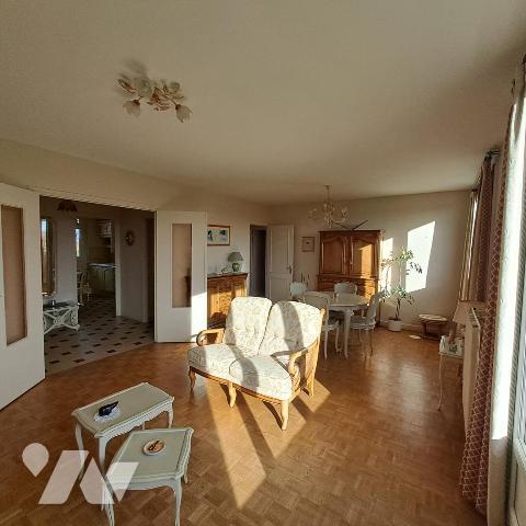 APPARTEMENT AVEC GARAGE ET CAVE