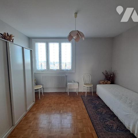 APPARTEMENT AVEC GARAGE ET CAVE