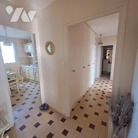 APPARTEMENT AVEC GARAGE ET CAVE