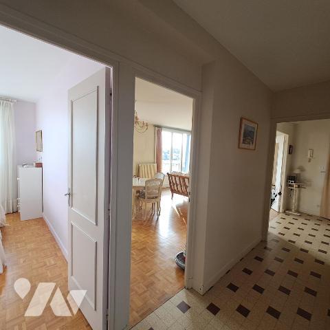 APPARTEMENT AVEC GARAGE ET CAVE