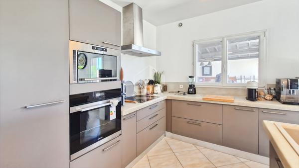 CHATEAURENARD - Maison 122 m2 3 chambres et piscine