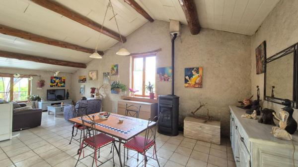 Maison d'artiste avec jardin au coeur du village