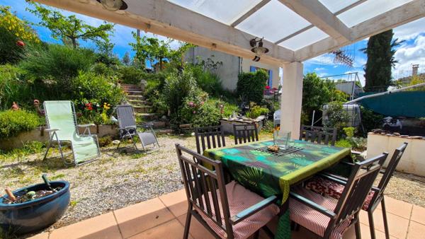 Maison d'artiste avec jardin au coeur du village