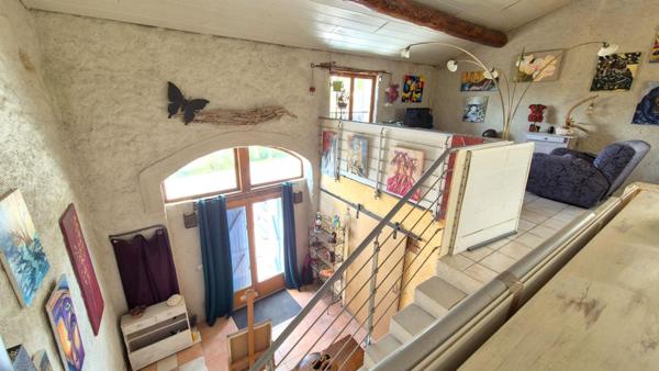 Maison d'artiste avec jardin au coeur du village