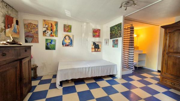 Maison d'artiste avec jardin au coeur du village